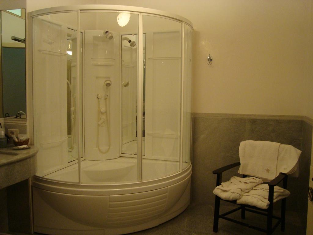 Castello Degli Angeli Hotel Carobbio degli Angeli Room photo