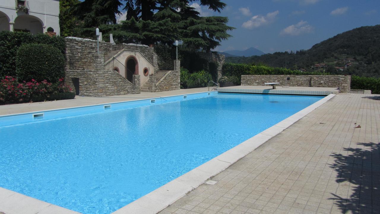 Castello Degli Angeli Hotel Carobbio degli Angeli Exterior photo